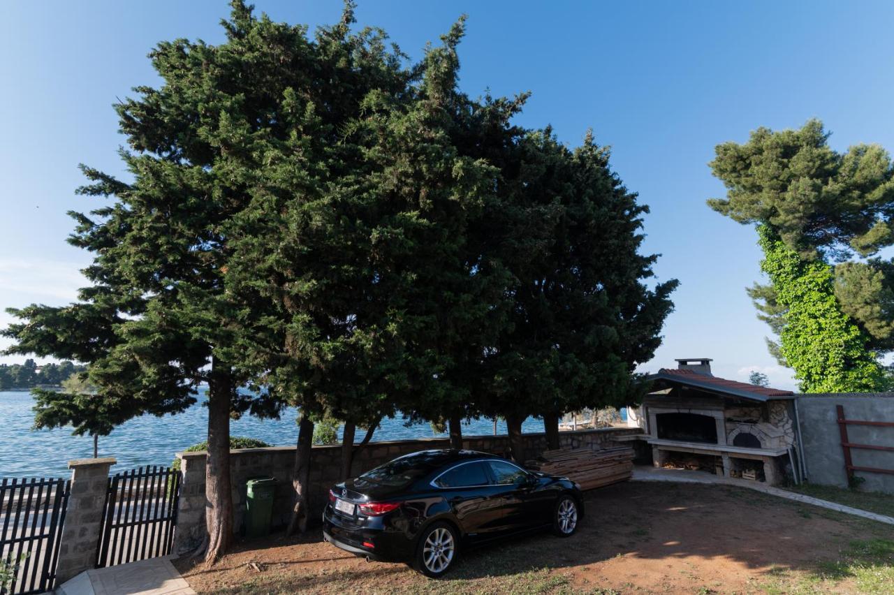 Beachfront Apartments Calm Sea Preko Exterior foto